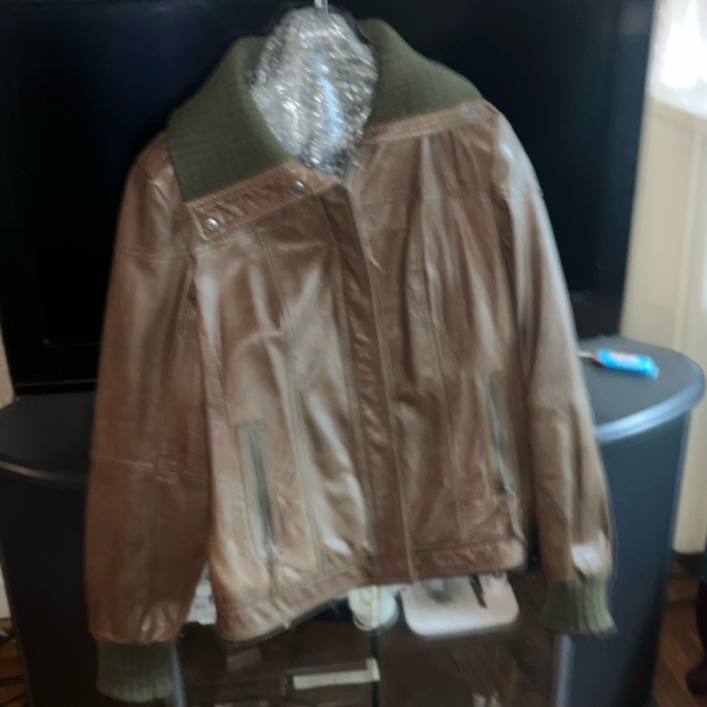 Woman’s leather jacket size medium 100% leather Eddie Bauer